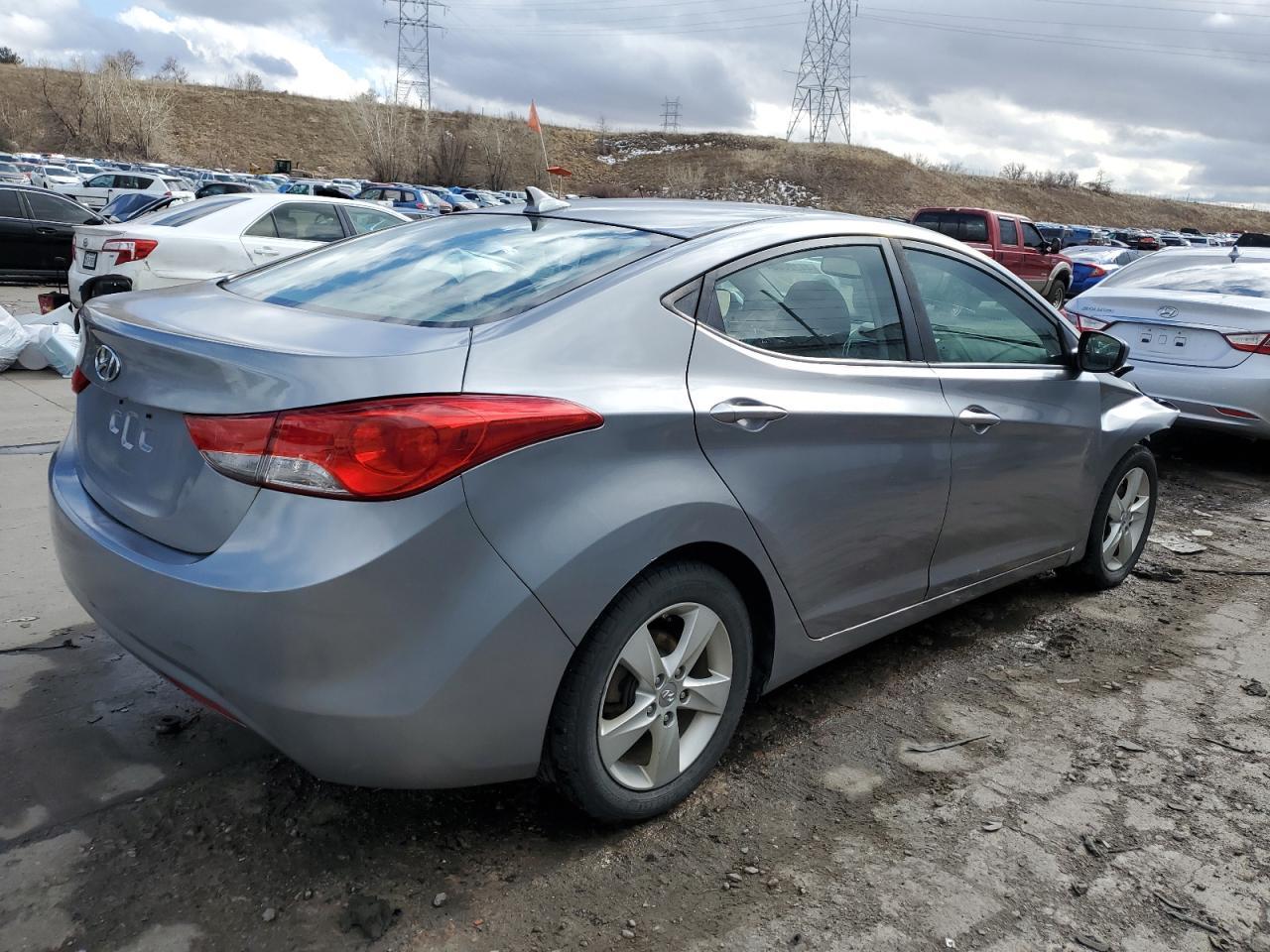 2013 HYUNDAI ELANTRA GL - Image 3
