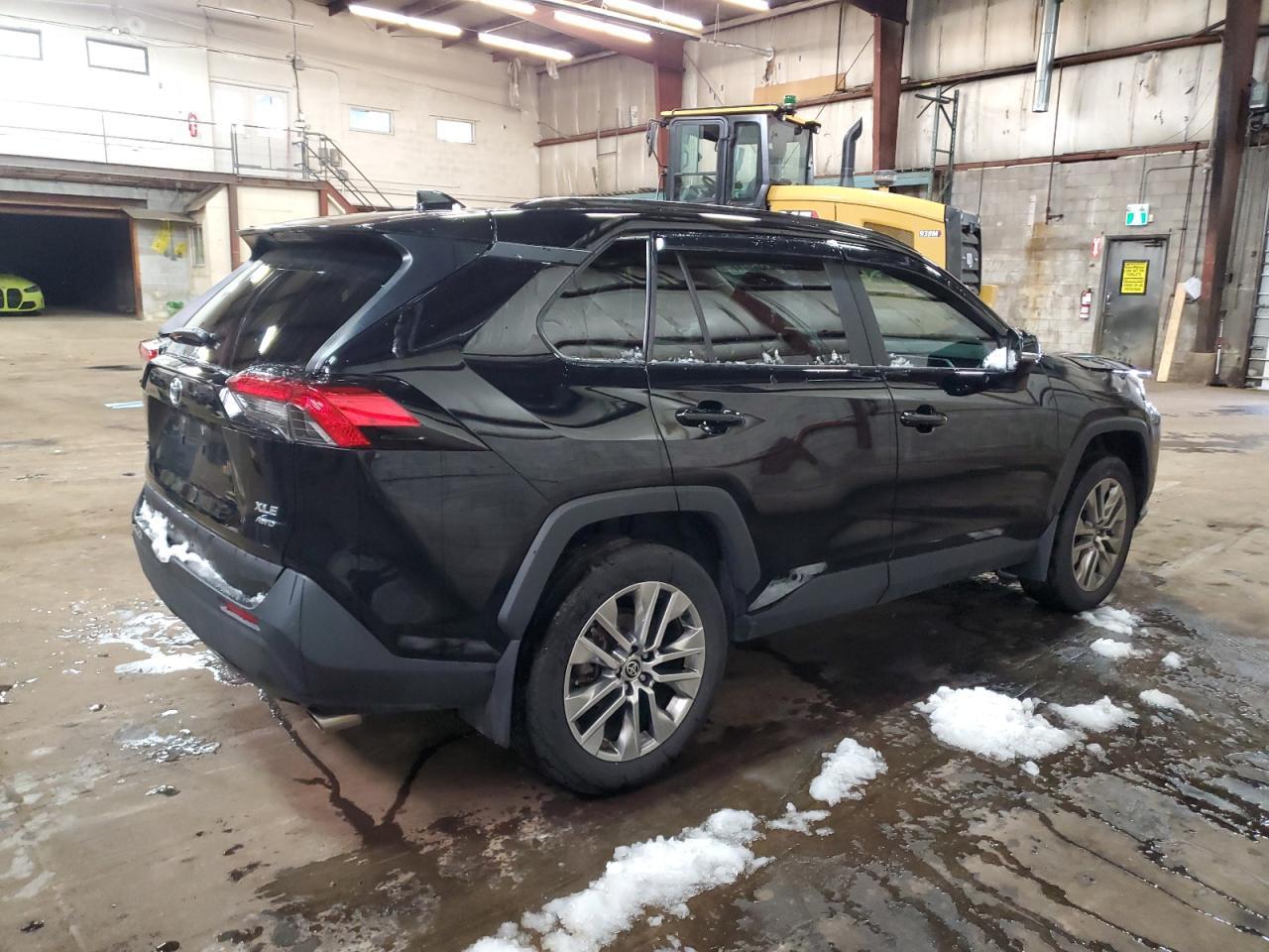 2022 TOYOTA RAV4 XLE - Image 3