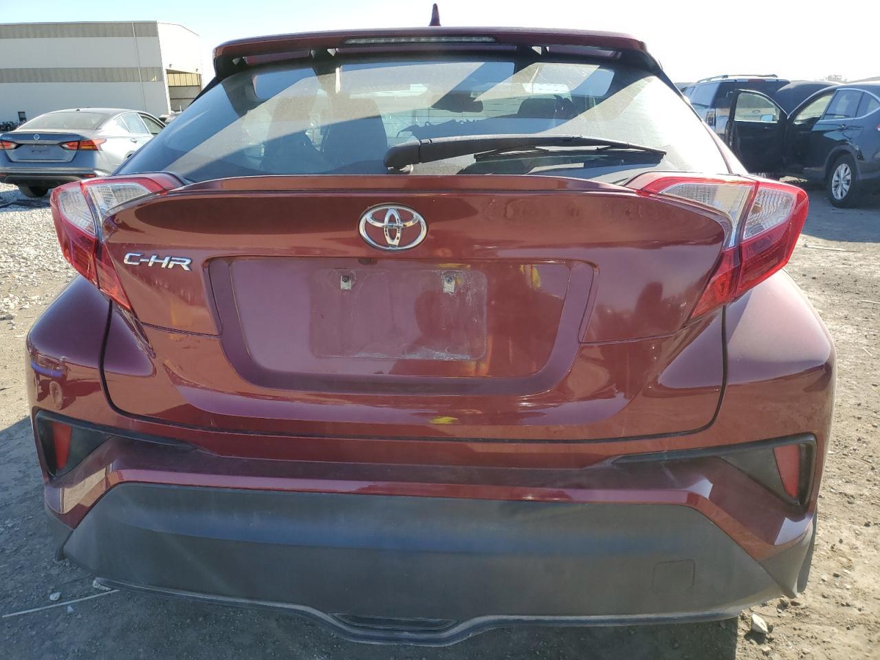 2018 TOYOTA C-HR XLE - Image 6