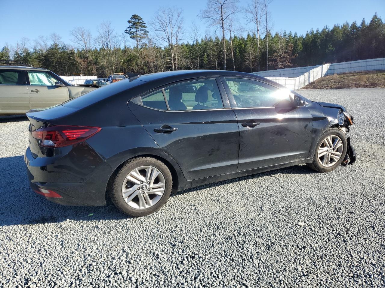 2019 HYUNDAI ELANTRA SE - Фото 3