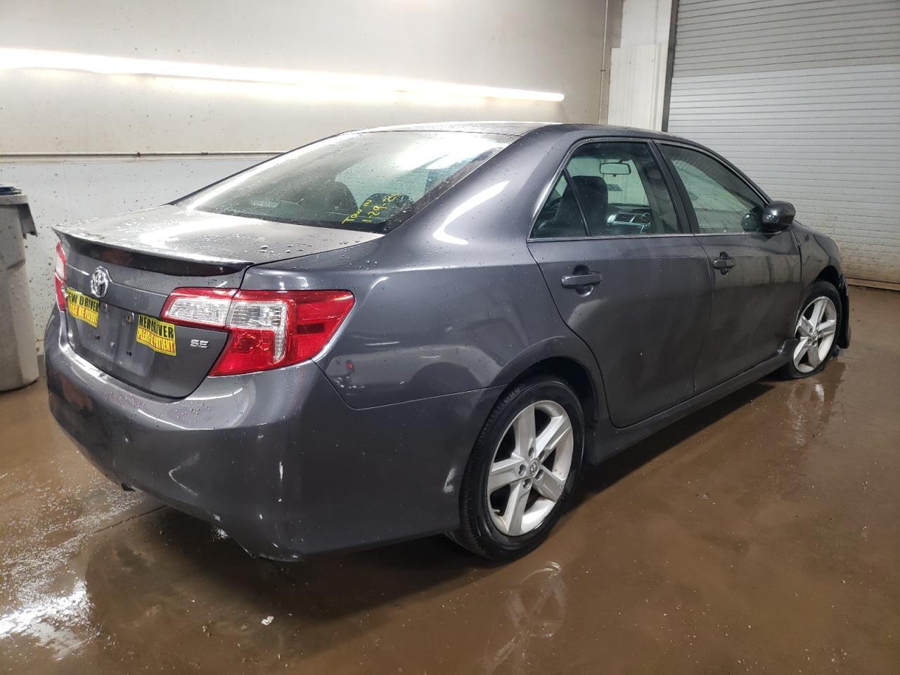 2014 TOYOTA CAMRY L - Фото 3