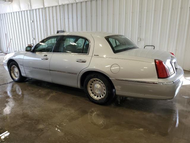 2001 Lincoln Town Car Executive - Фото 2