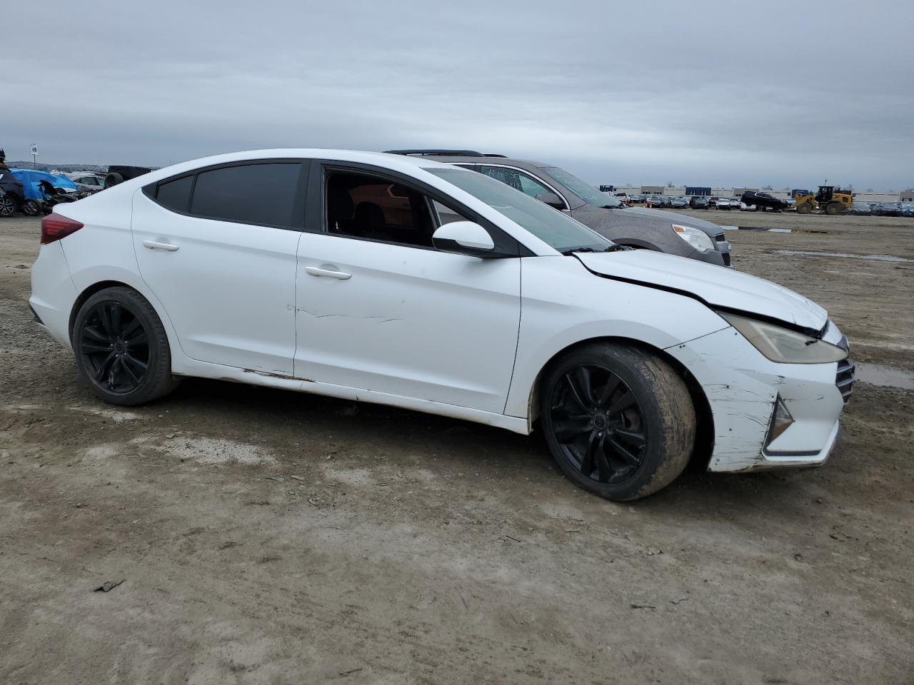 2019 HYUNDAI ELANTRA SE - Фото 4