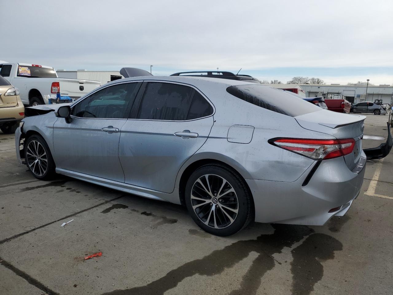 2018 TOYOTA CAMRY L - Фото 2