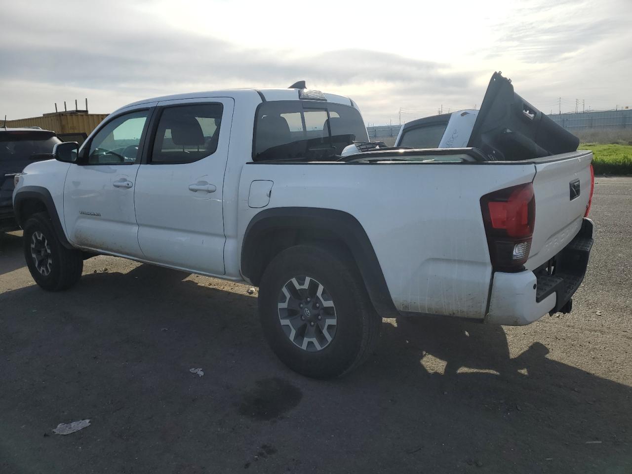 2019 TOYOTA TACOMA DOU - Фото 2