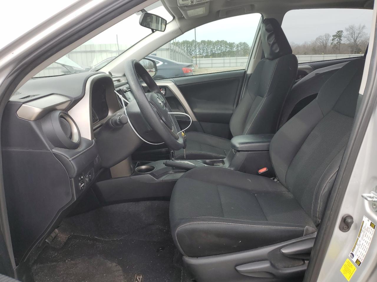 2015 TOYOTA RAV4 XLE - Image 7