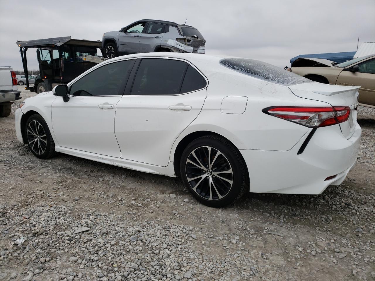 2018 TOYOTA CAMRY L - Фото 2