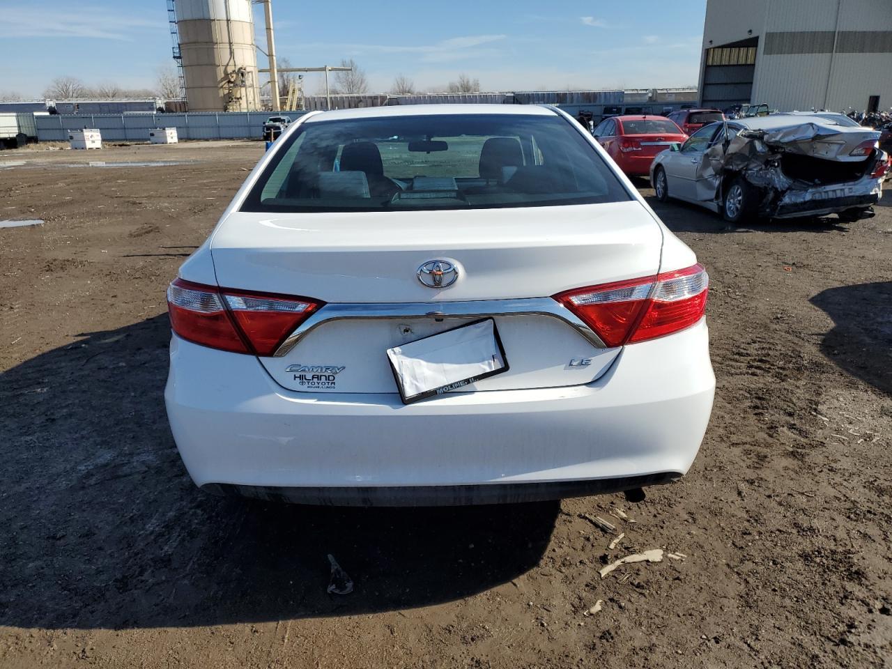 2016 TOYOTA CAMRY LE - Фото 6