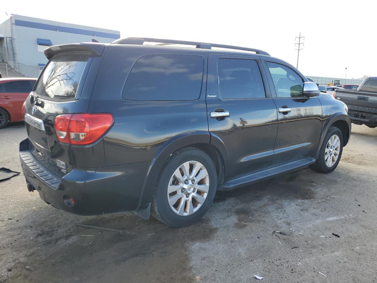 2013 TOYOTA SEQUOIA PL - Image 3