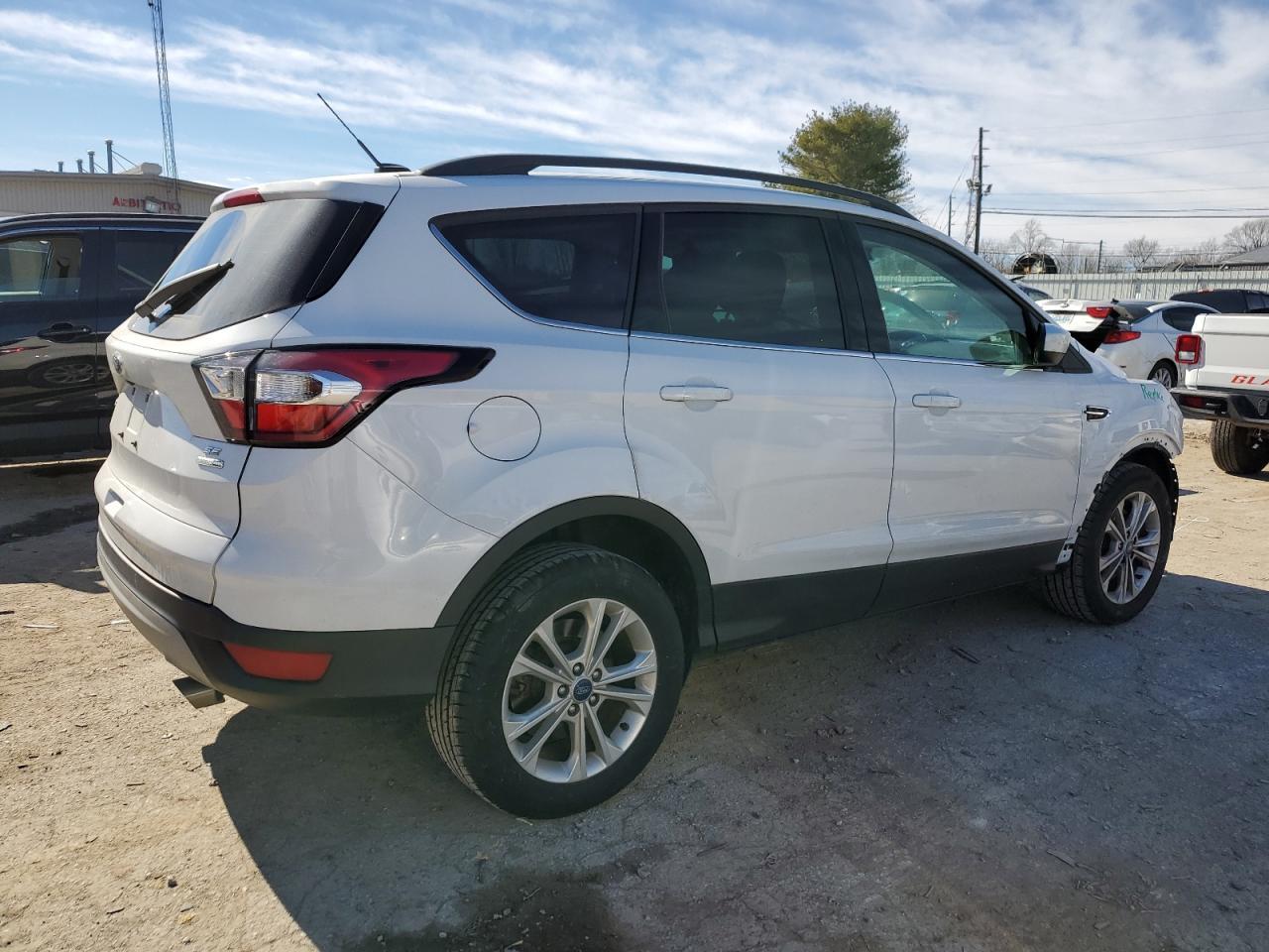 2017 FORD ESCAPE SE - Фото 3