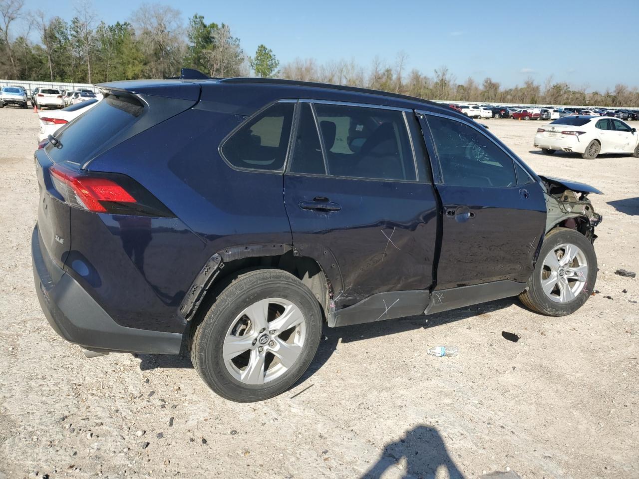 2020 TOYOTA RAV4 XLE - Image 3