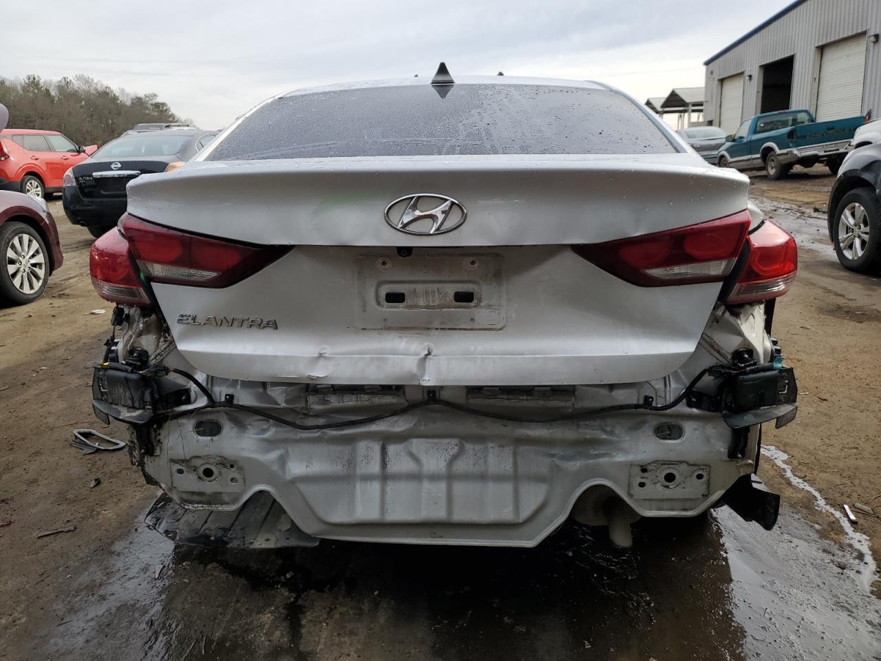 2018 HYUNDAI ELANTRA SE - Image 6
