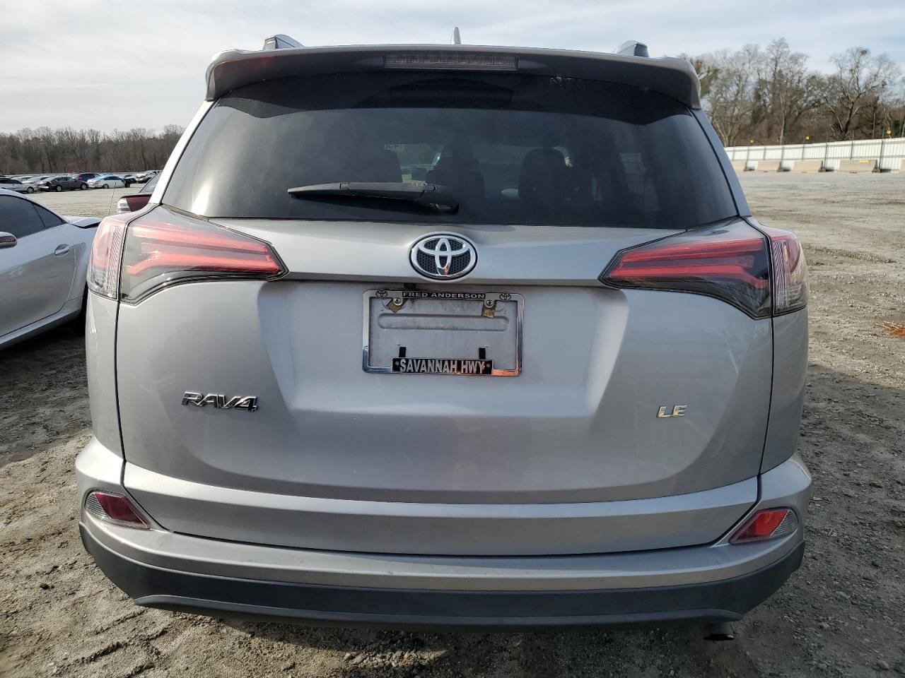 2018 TOYOTA RAV4 LE - Фото 6