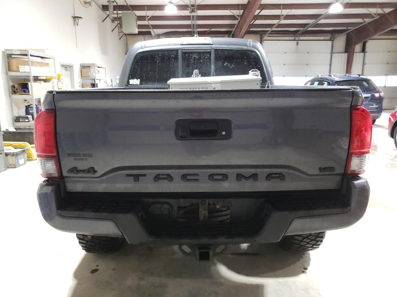 2018 TOYOTA TACOMA DOU - Фото 6