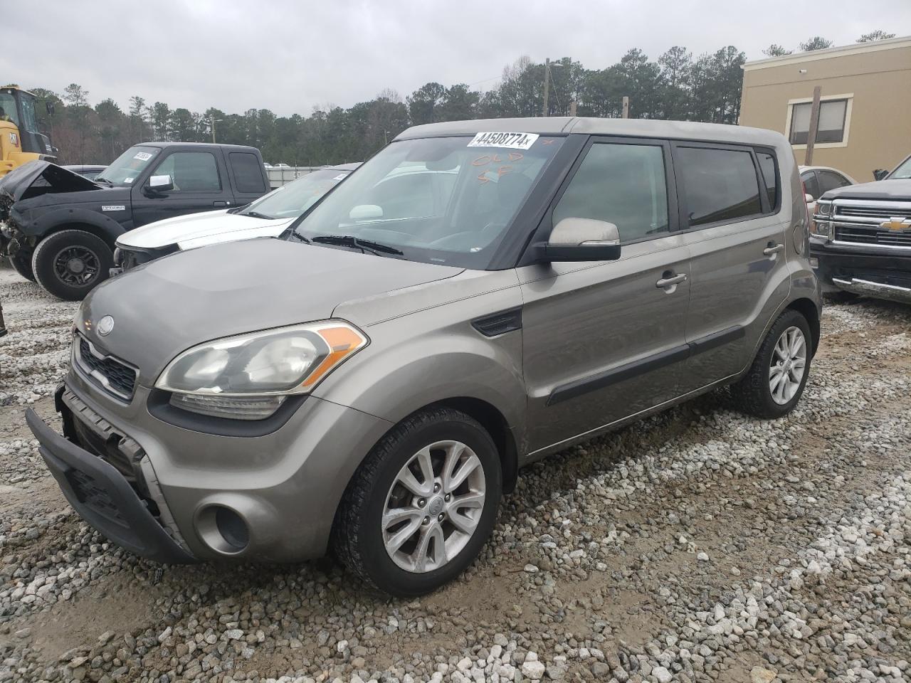 2013 KIA SOUL + car image