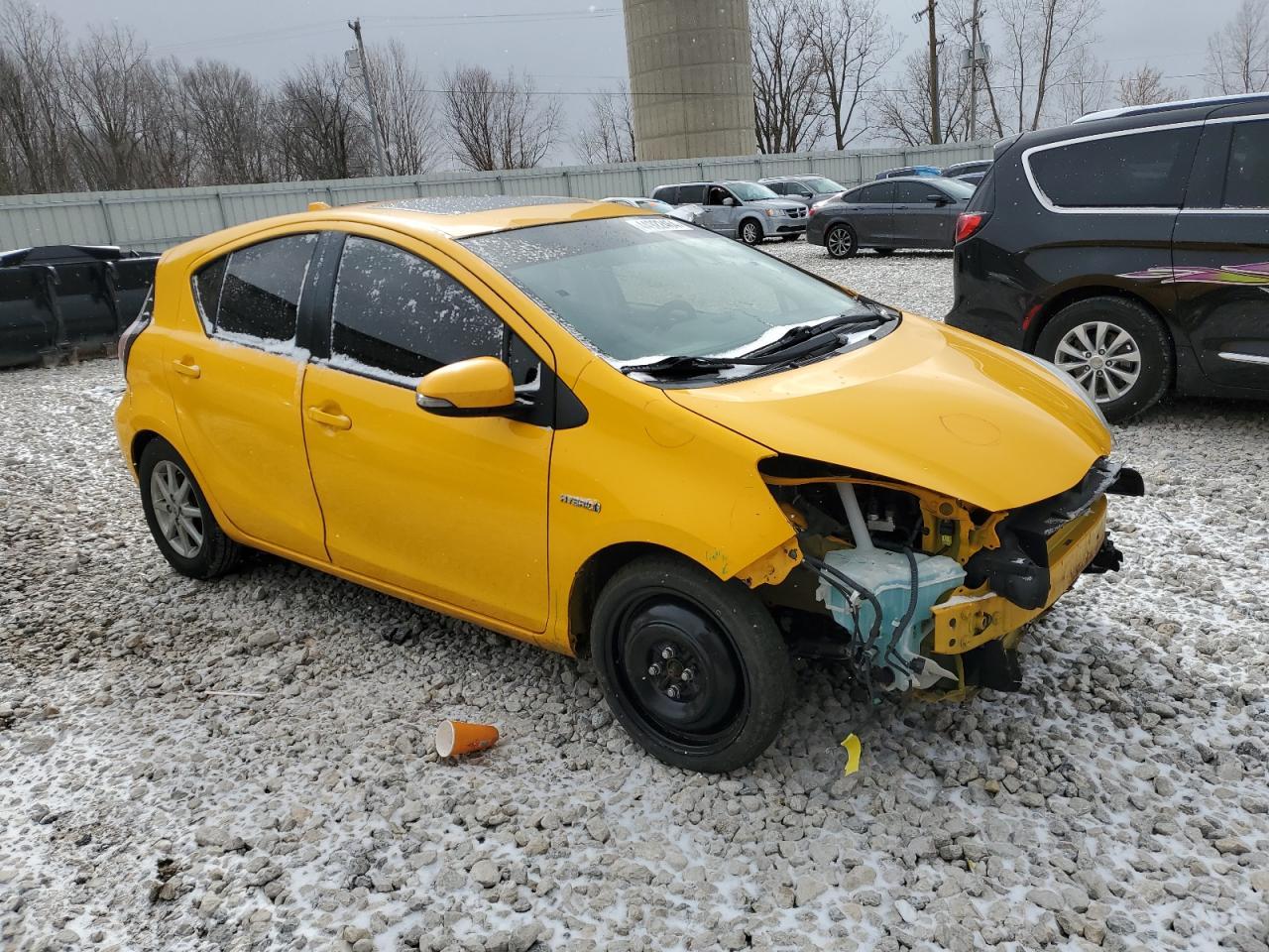 2015 TOYOTA PRIUS C - Image 4