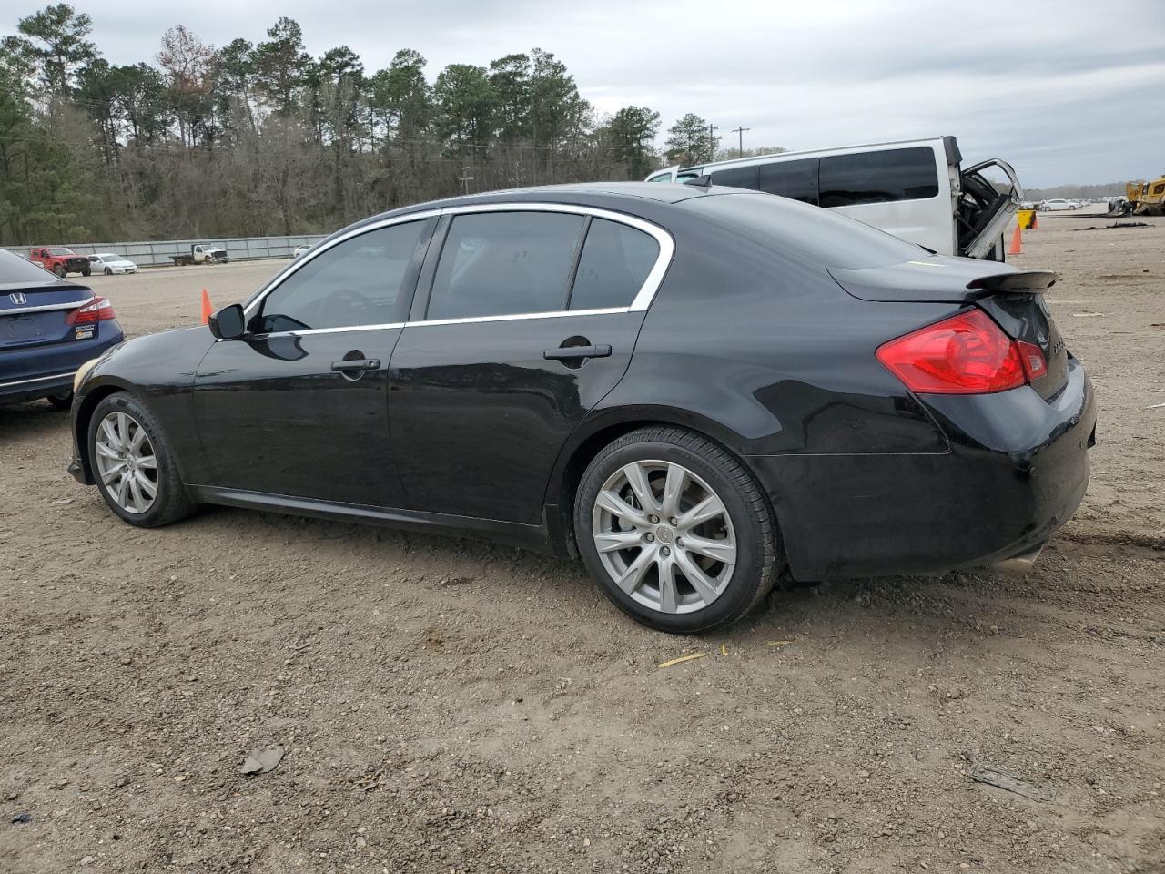2011 INFINITI G37 BASE - Image 2