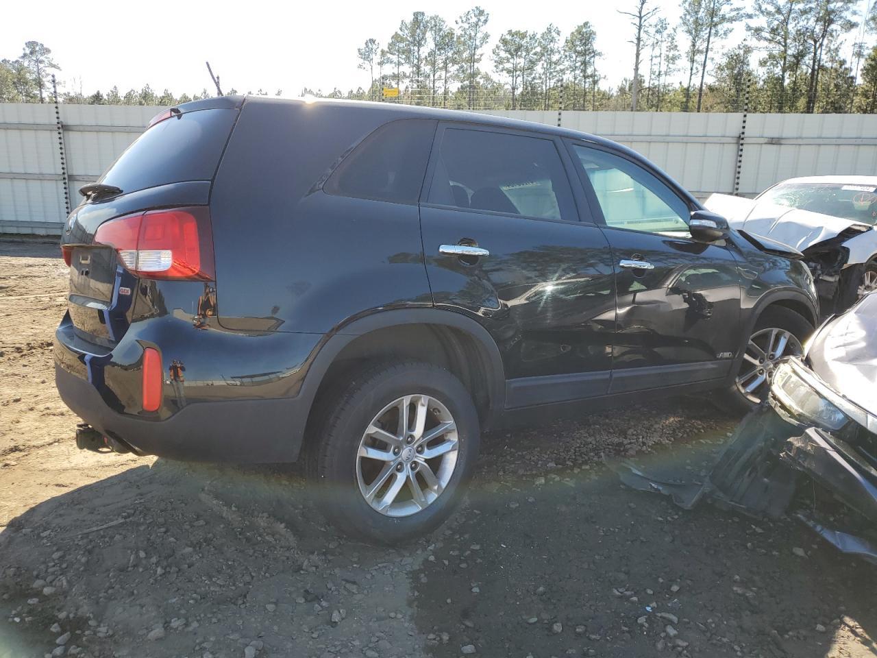 2015 KIA SORENTO LX - Image 3