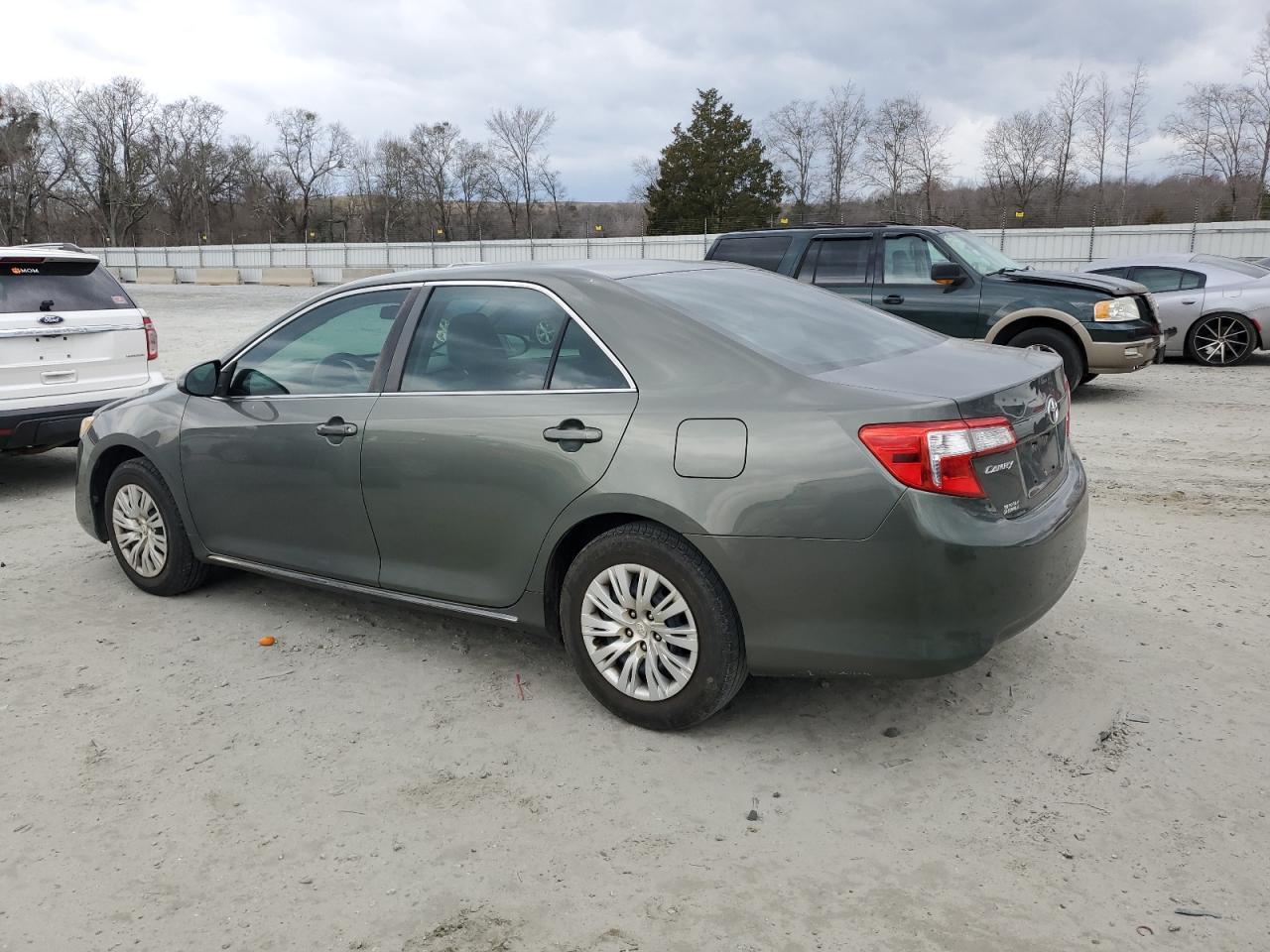 2013 TOYOTA CAMRY L - Фото 2