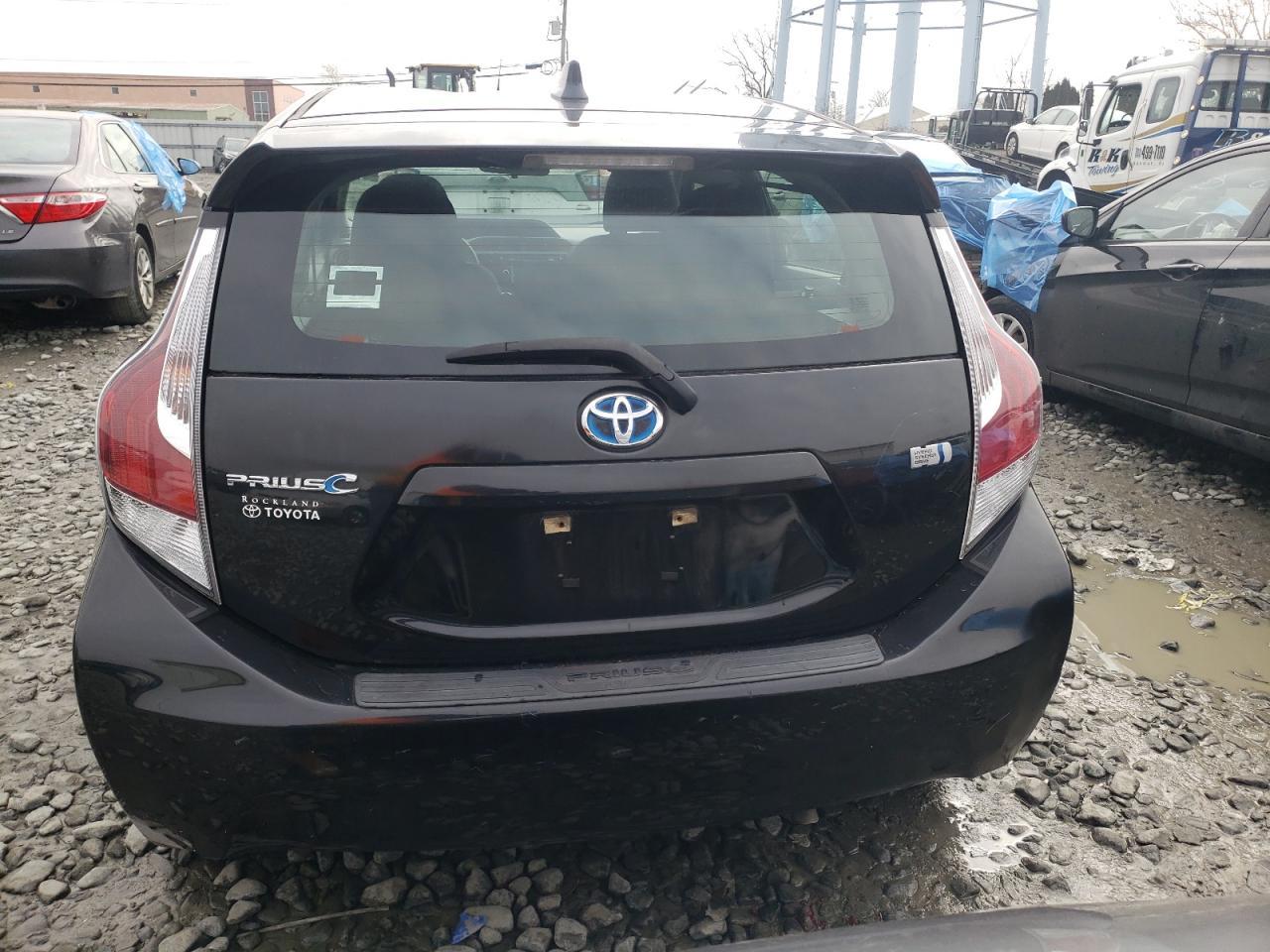 2015 TOYOTA PRIUS C - Image 6
