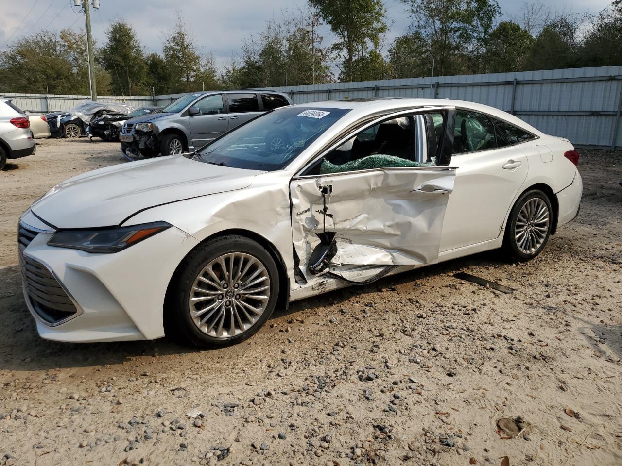 2019 TOYOTA AVALON XLE
