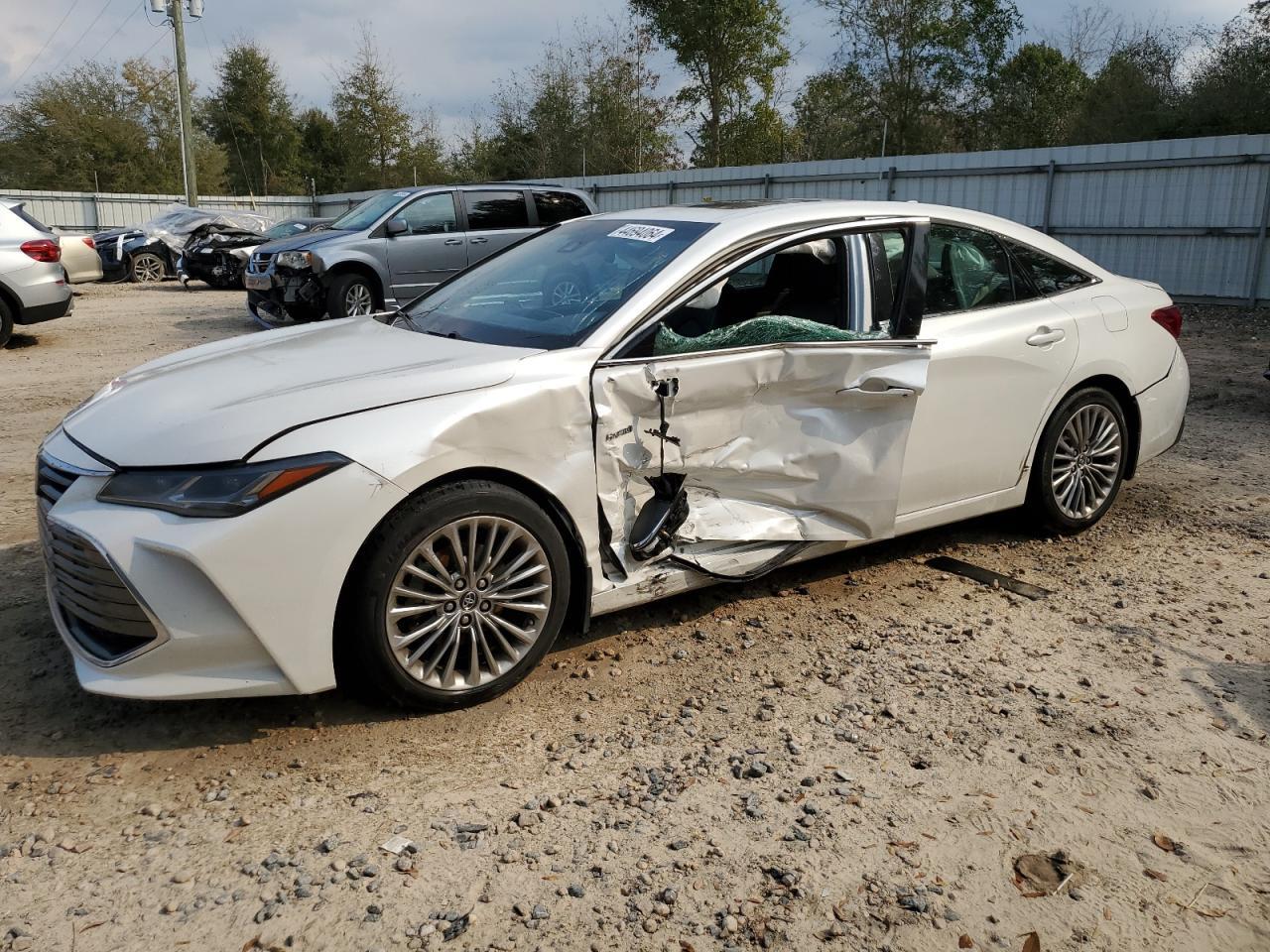 2019 TOYOTA AVALON XLE car image