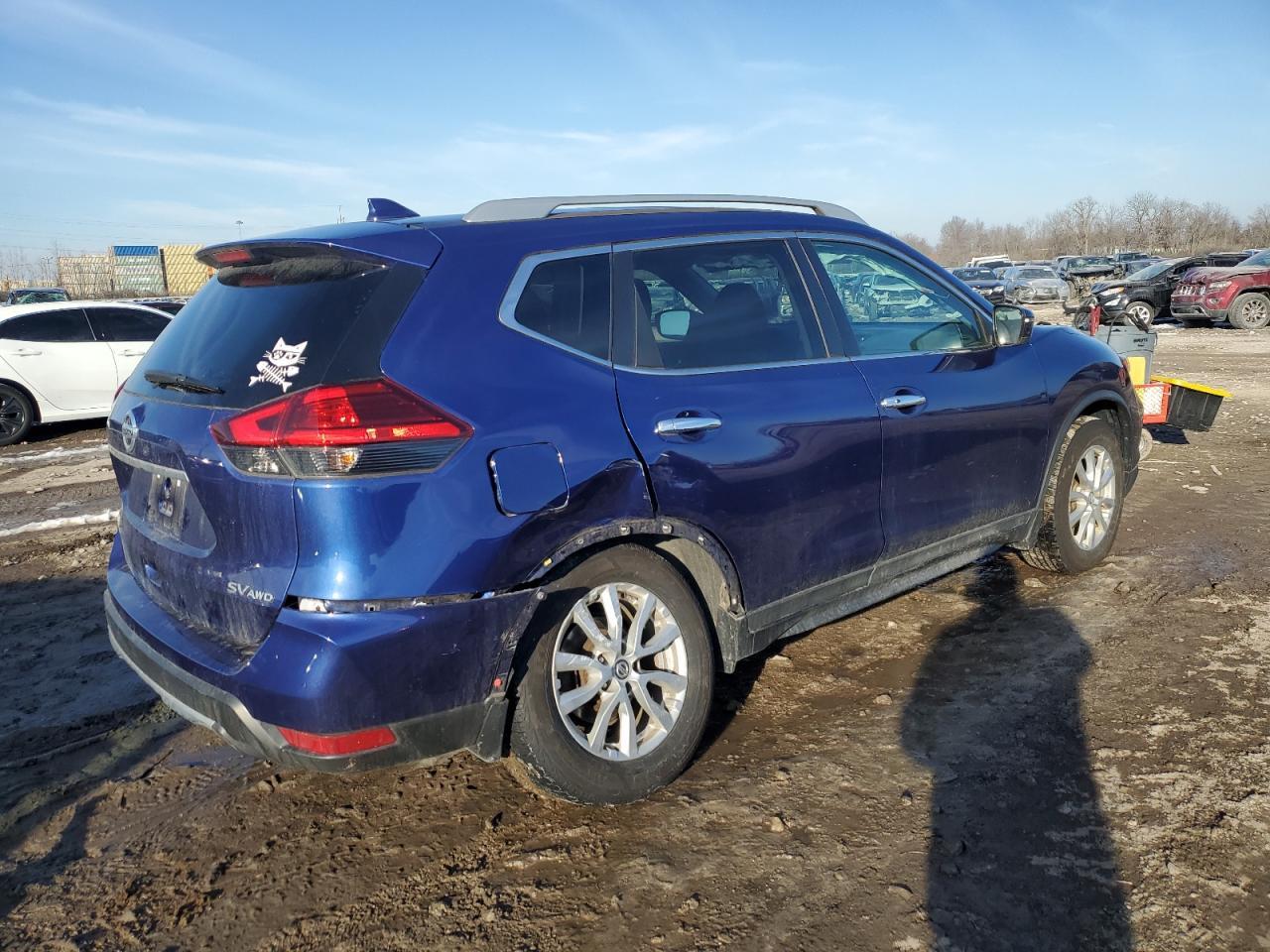2017 NISSAN ROGUE SV - Фото 3