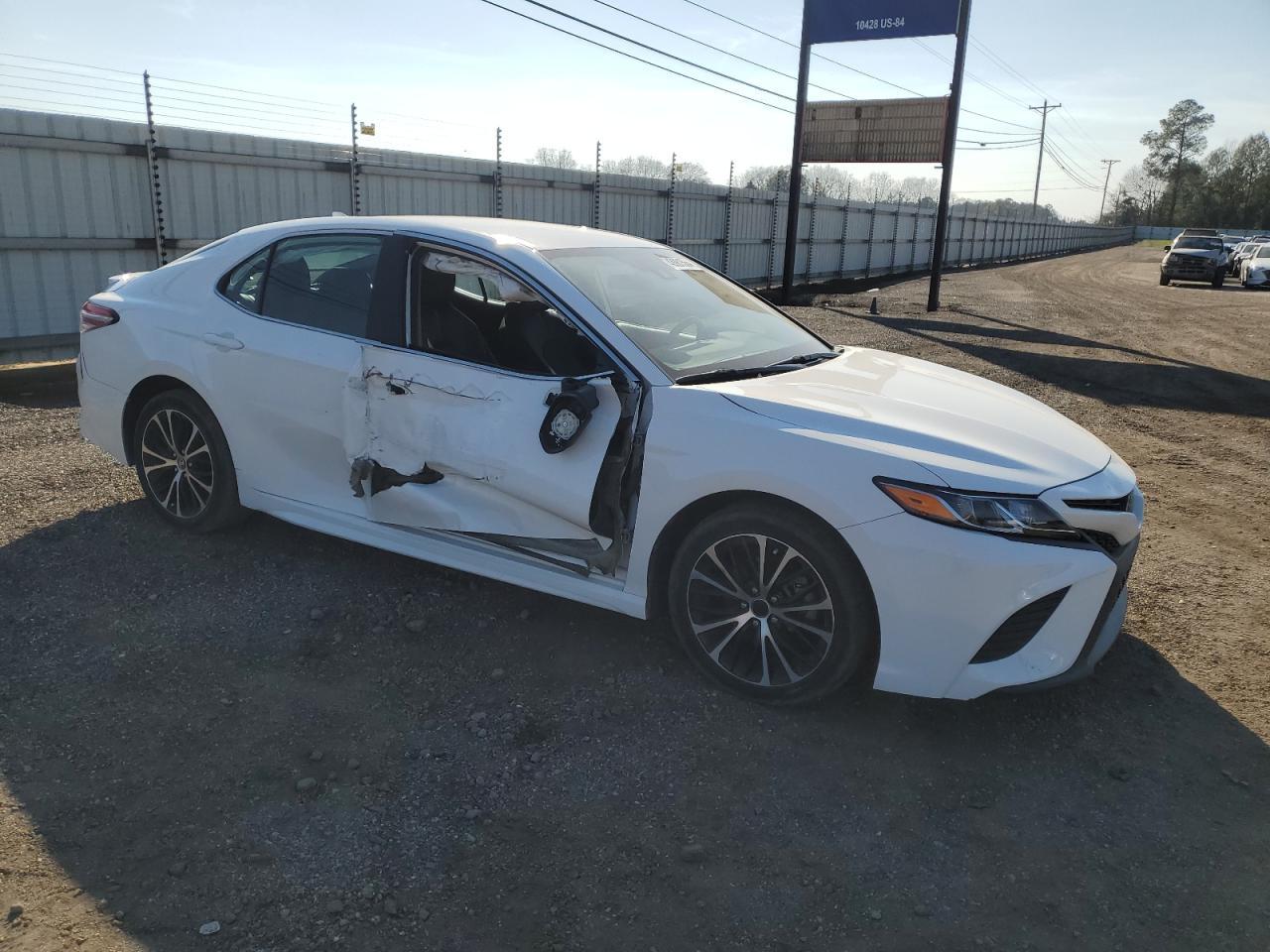 2020 TOYOTA CAMRY SE - Image 4