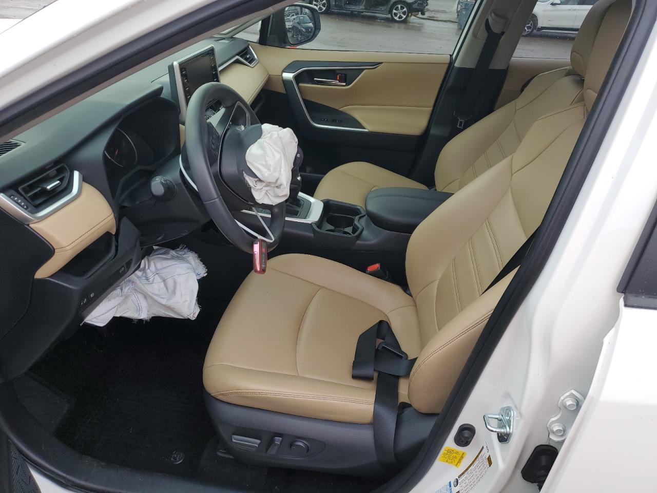 2019 TOYOTA RAV4 XLE P - Фото 7