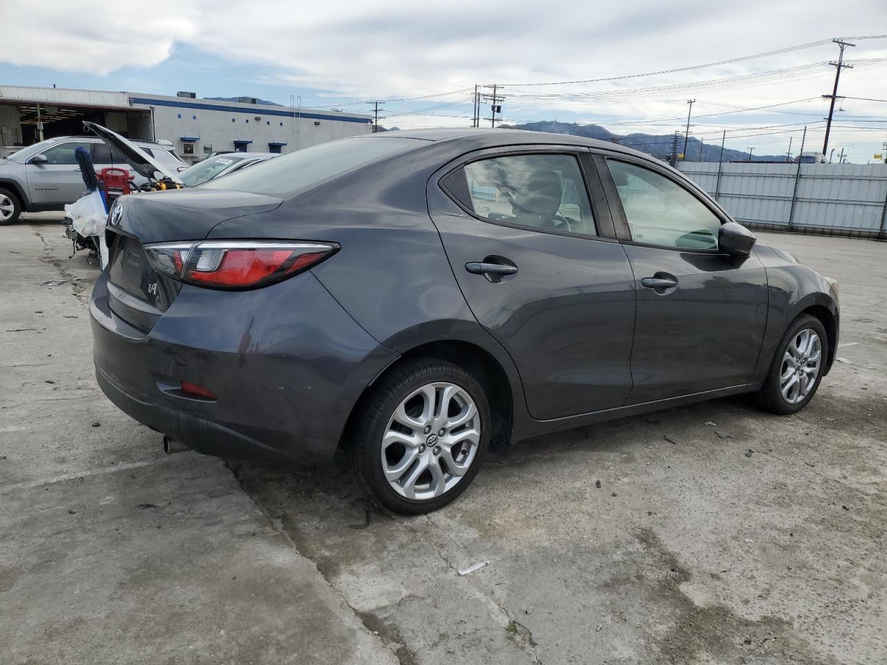 2017 TOYOTA YARIS IA - Фото 3