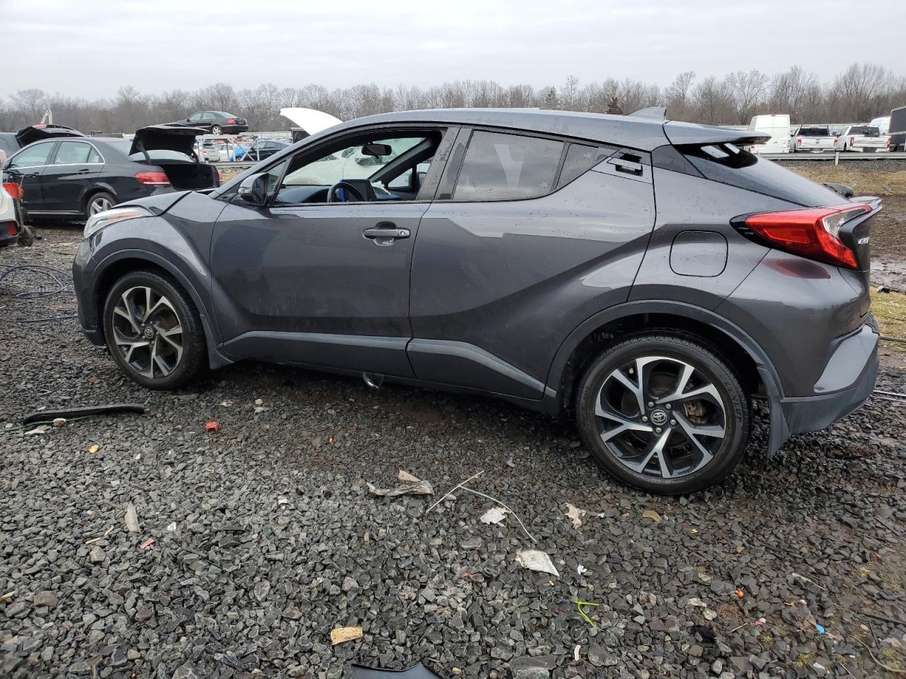 2021 TOYOTA C-HR XLE - Фото 2