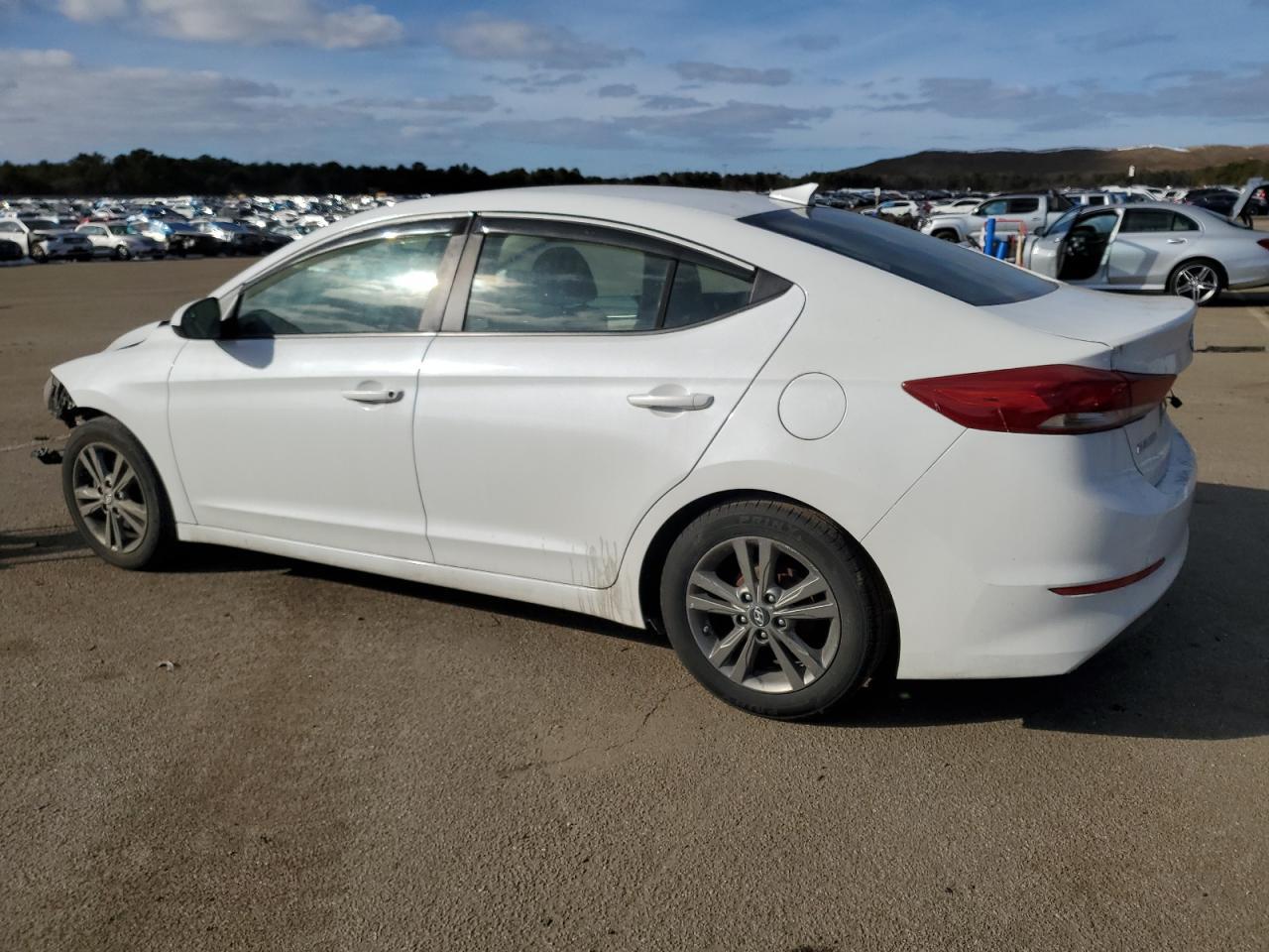 2017 HYUNDAI ELANTRA SE - Фото 2