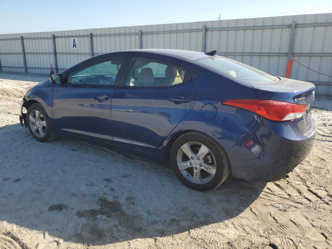 2013 HYUNDAI ELANTRA GL - Image 2