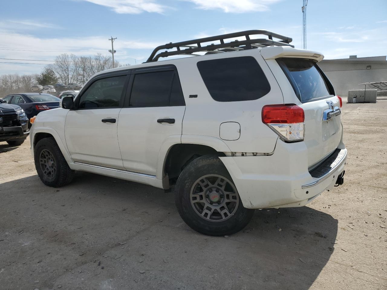 2011 TOYOTA 4RUNNER SR - Image 2