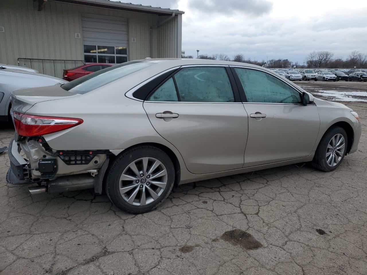2017 TOYOTA CAMRY LE - Фото 3