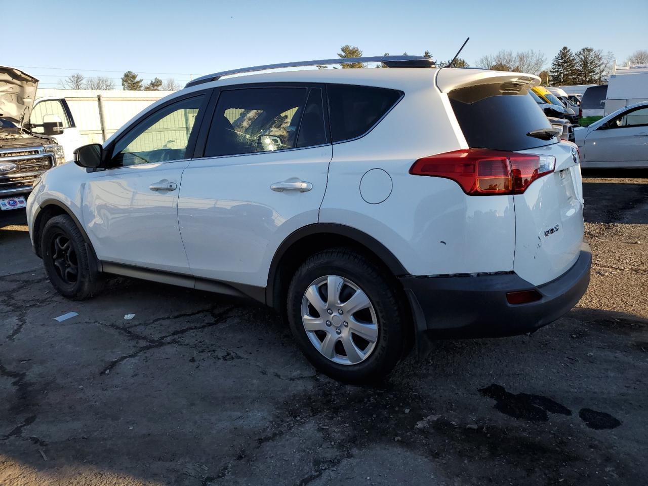 2015 TOYOTA RAV4 LE - Фото 2