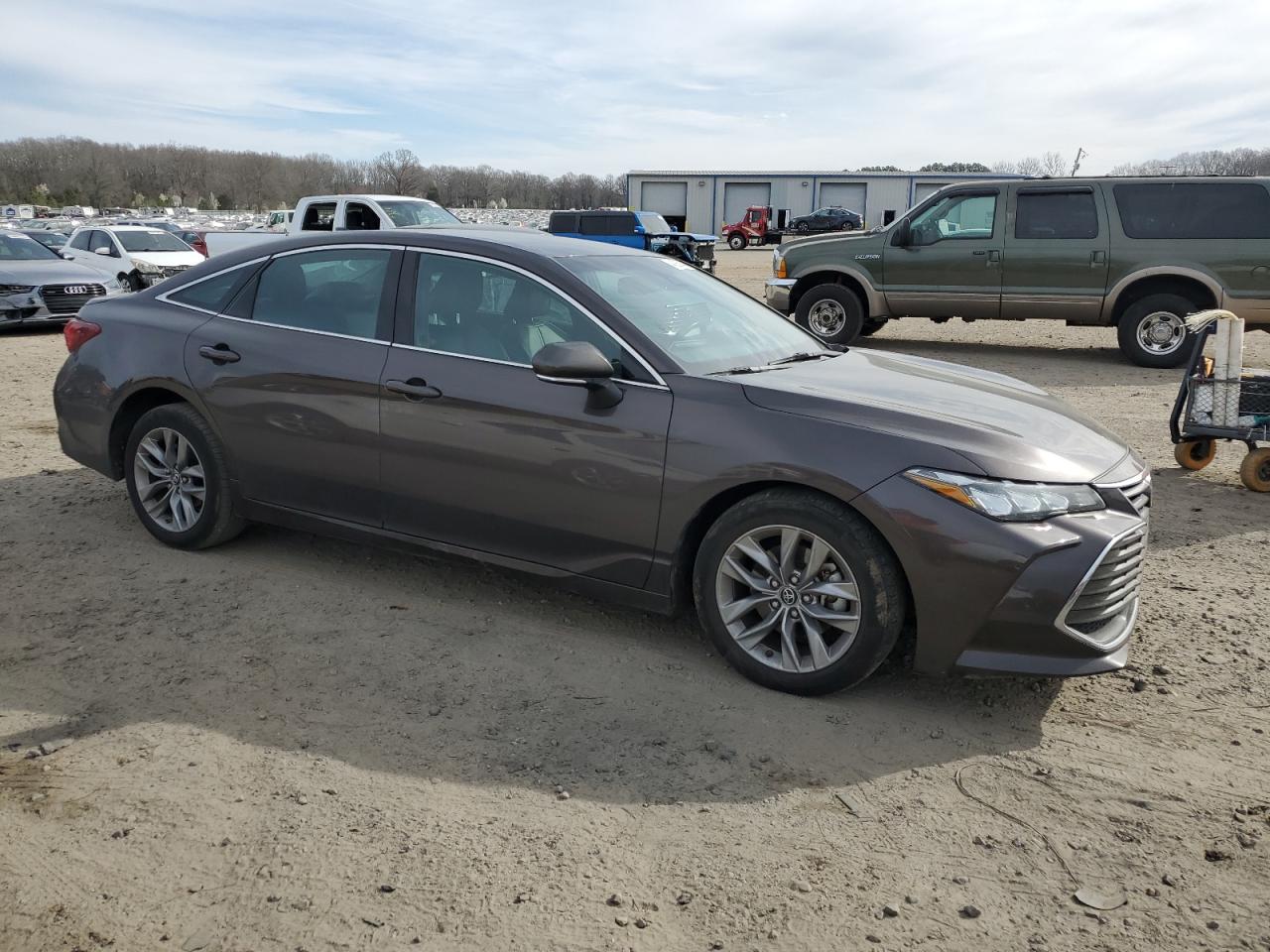 2019 TOYOTA AVALON XLE - Image 4