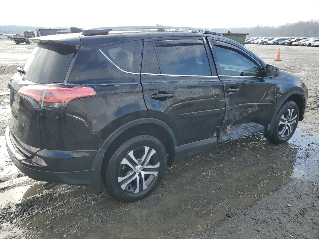 2018 TOYOTA RAV4 LE - Фото 3