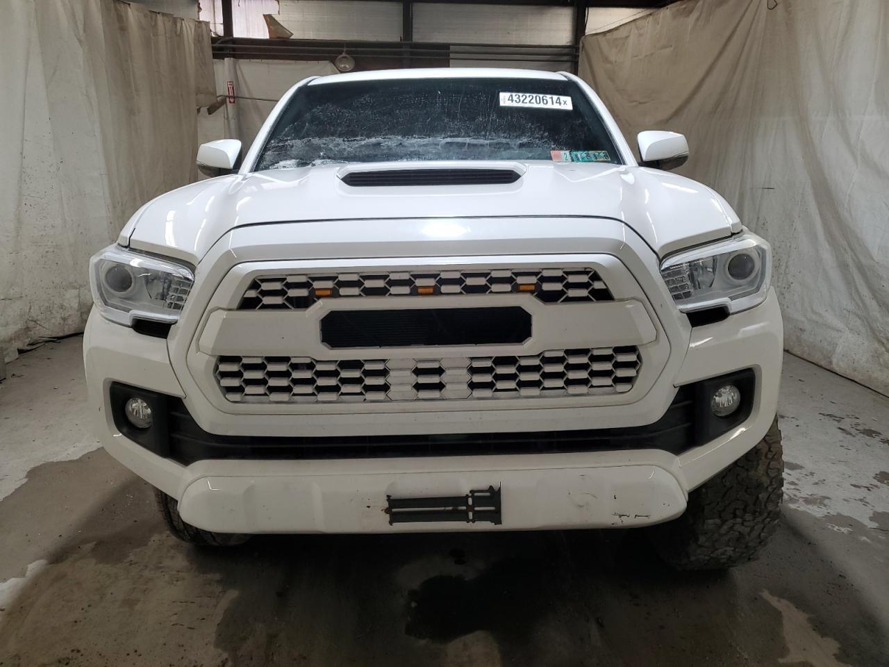 2017 TOYOTA TACOMA DOU - Фото 5