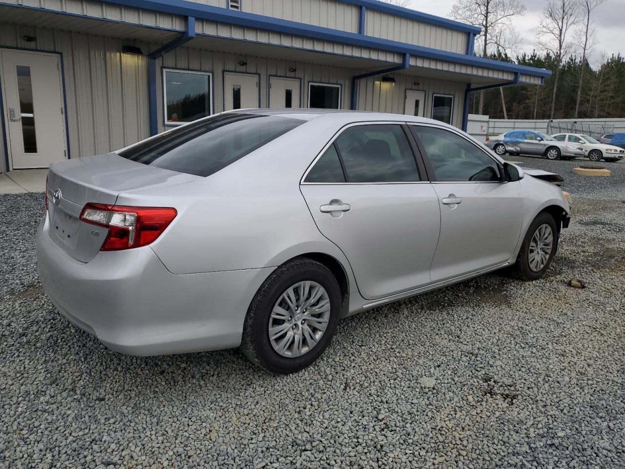 2014 TOYOTA CAMRY L - Фото 3