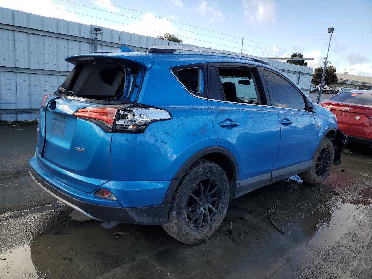 2016 TOYOTA RAV4 XLE - Image 3