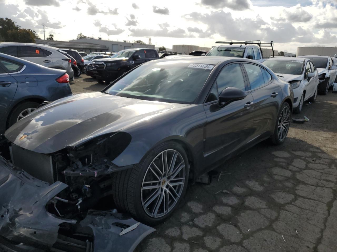 2018 PORSCHE PANAMERA 4