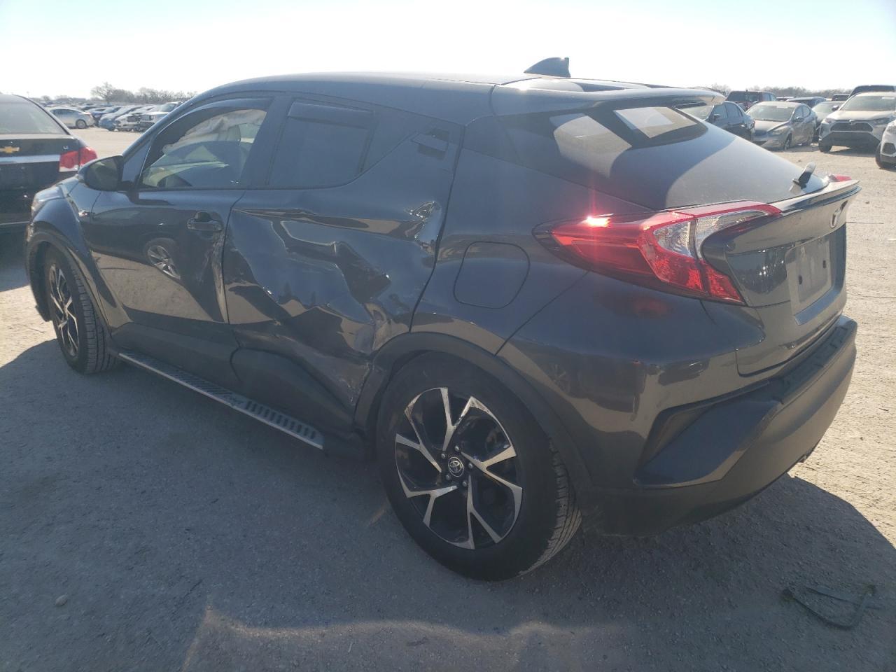 2021 TOYOTA C-HR XLE - Фото 2