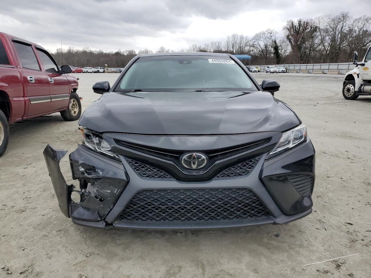 2020 TOYOTA CAMRY SE - Фото 5