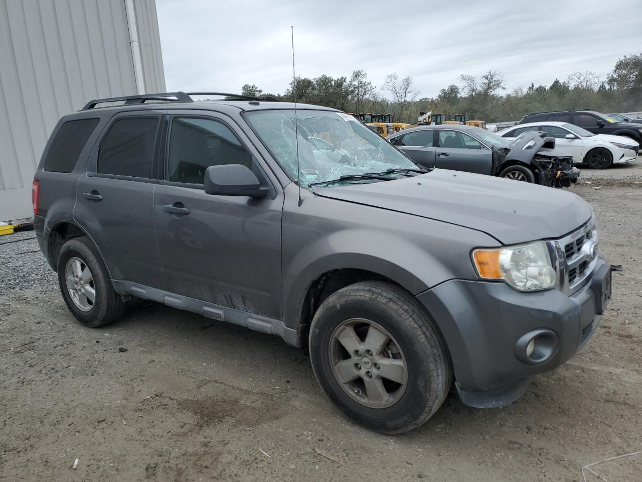 2010 FORD ESCAPE XLT - Image 4
