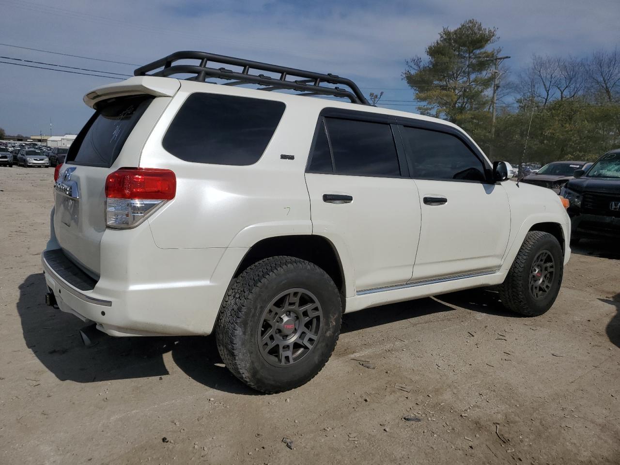 2011 TOYOTA 4RUNNER SR - Image 3