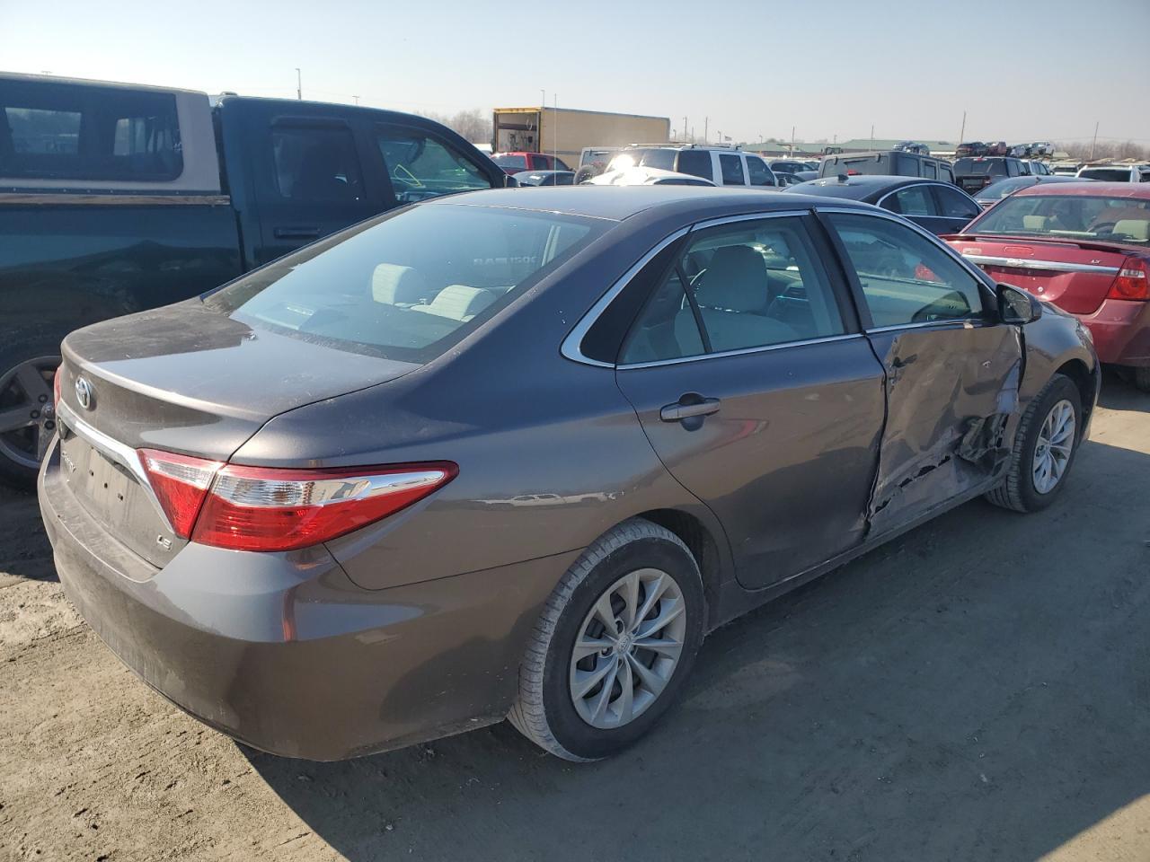 2017 TOYOTA CAMRY LE - Фото 3