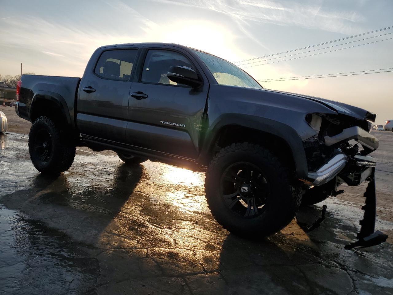 2017 TOYOTA TACOMA DOU - Фото 4