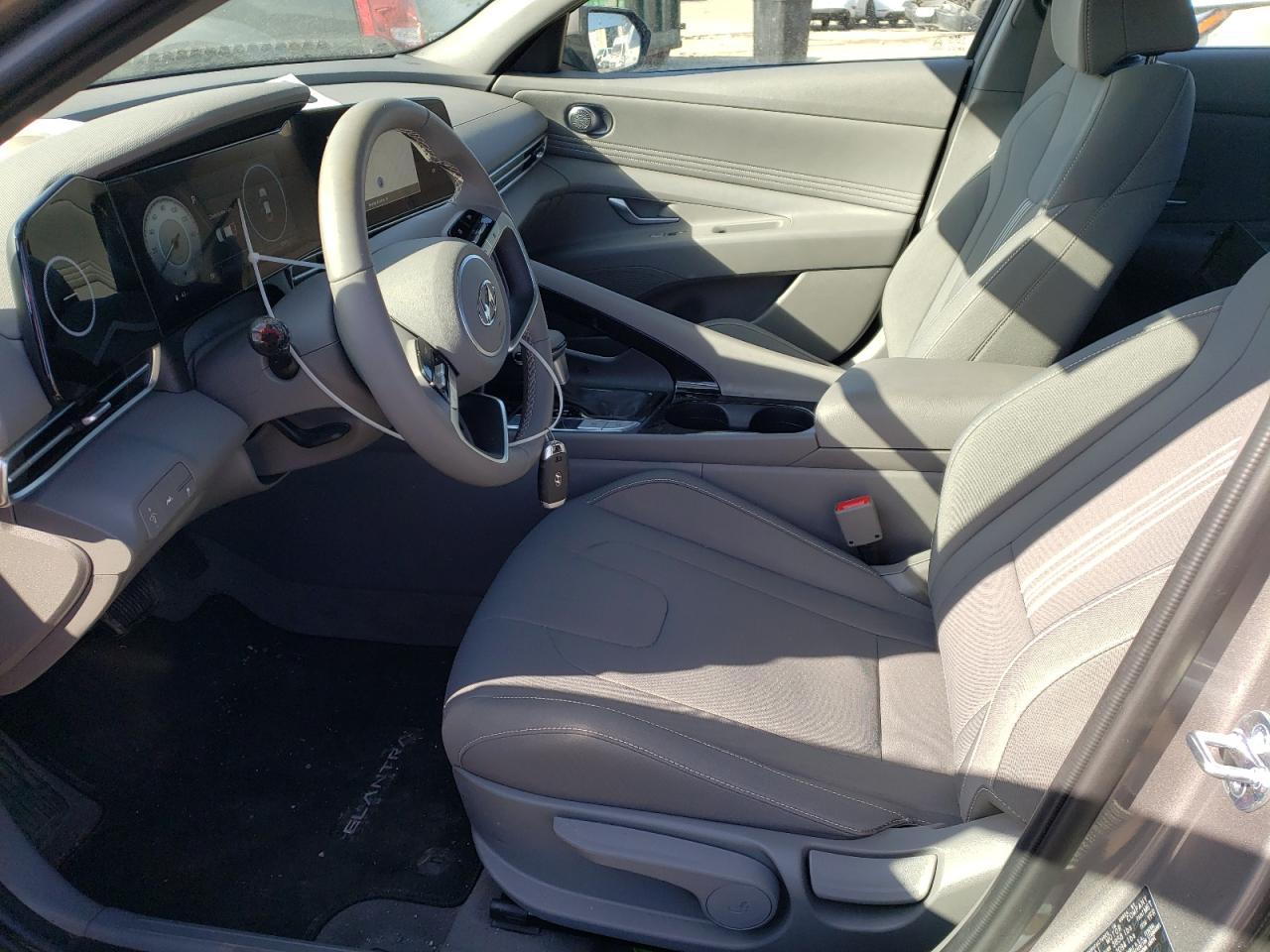 2023 HYUNDAI ELANTRA SE - Фото 7