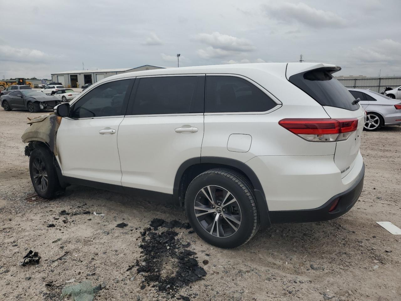 2019 TOYOTA HIGHLANDER - Image 2